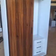 کمد لیون تیره ریلی